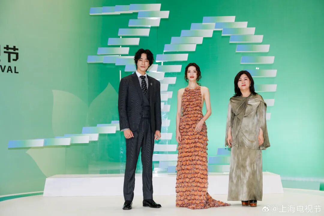 钟楚曦郑云龙亮相上海电视节红毯,郑云龙新粉指南 -2025.06 白玉兰颁奖典礼