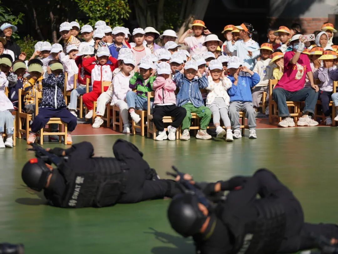 楚雄公安:"幼"见民警 与你"童"行 这份大礼包安全感满满