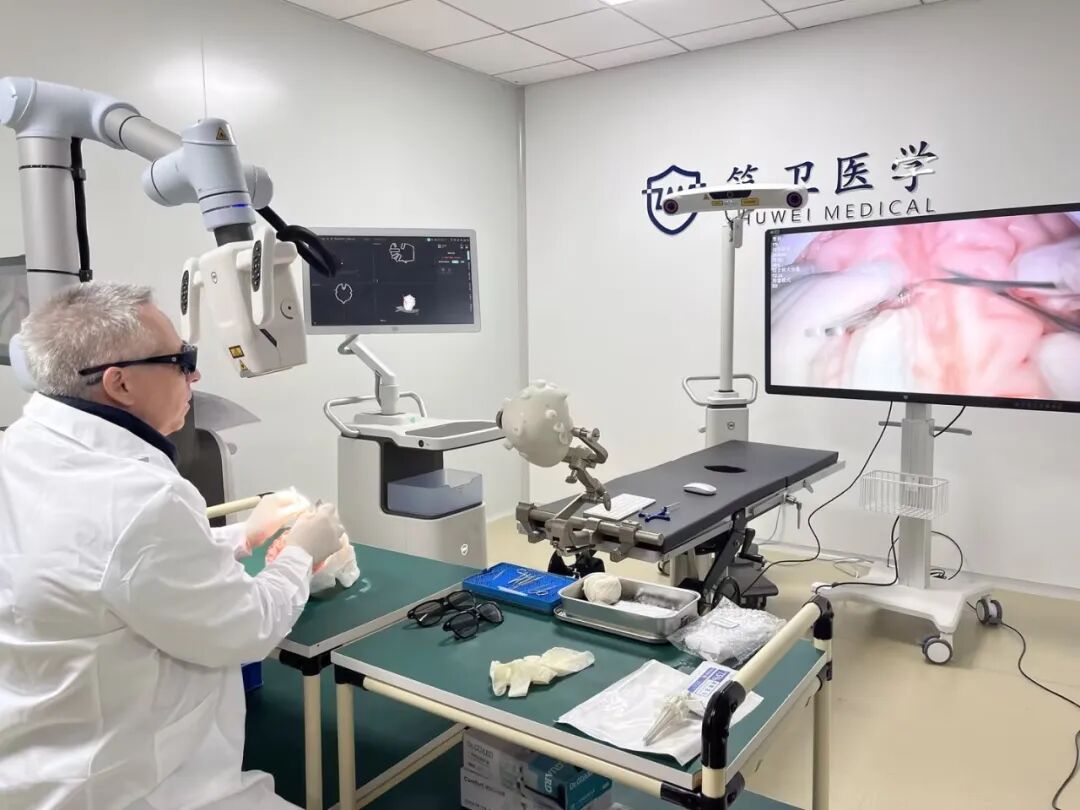 意大利教授参观试用2.jpg