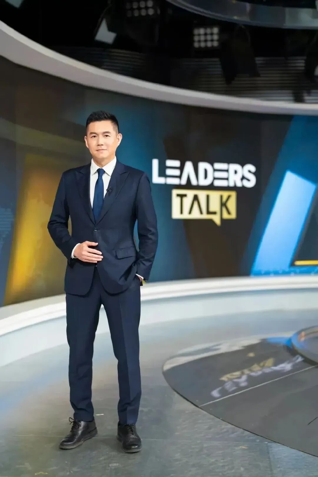 邹韵王冠何岩柯携央视高端访谈栏目组走进中国人民大学