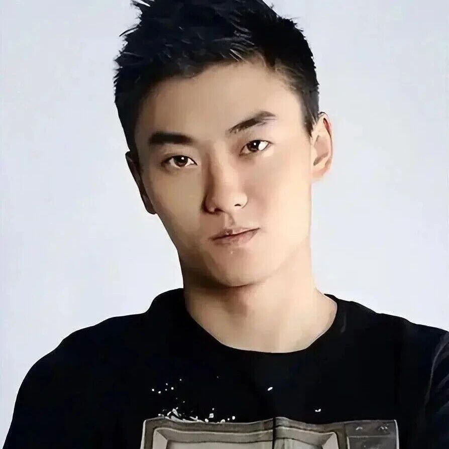 陈宝国也没想到,12年捧不红的儿子陈月末,如今却让他扬眉吐气