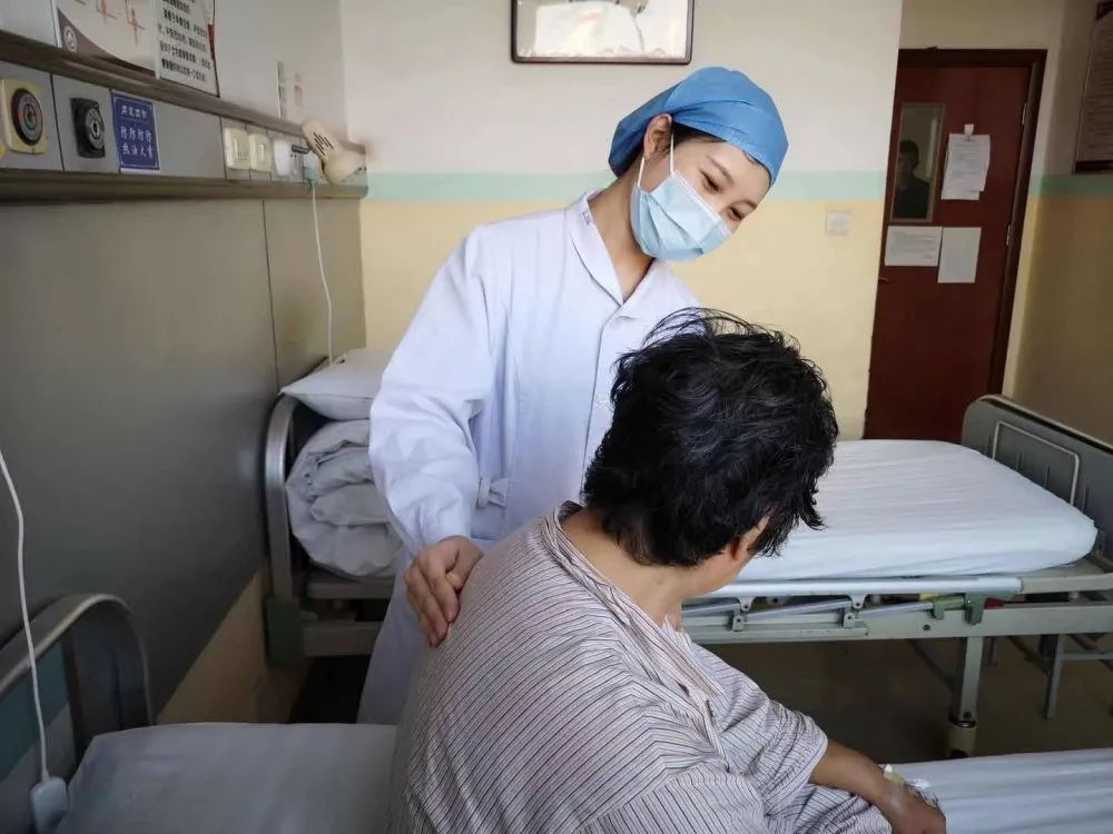 痰液淤积，“咳”不容缓！速速掌握正确的拍背排痰法