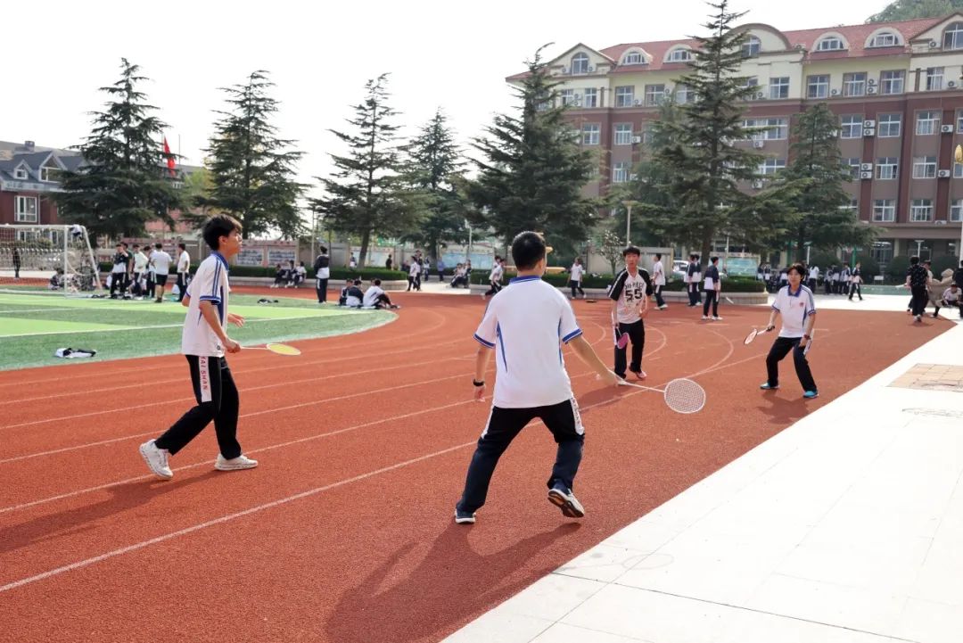 青岛海山学校教师待遇怎么样_青岛海山学校录取分数线_青岛海山学校