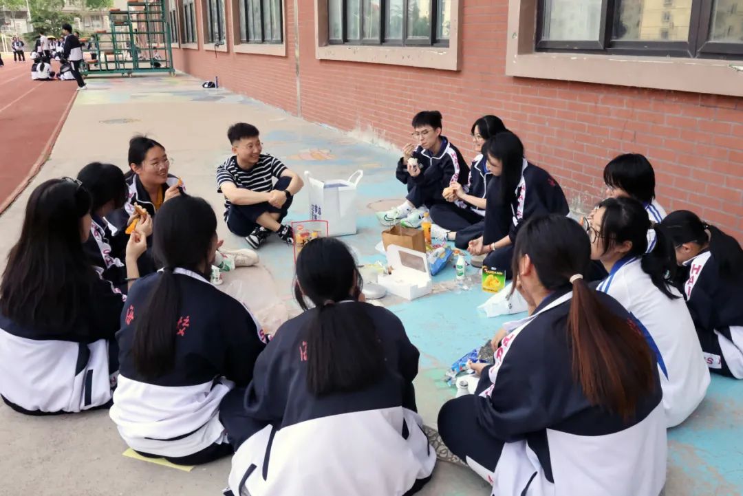 青島海山學校錄取分數線_青島海山學校教師待遇怎么樣_青島海山學校