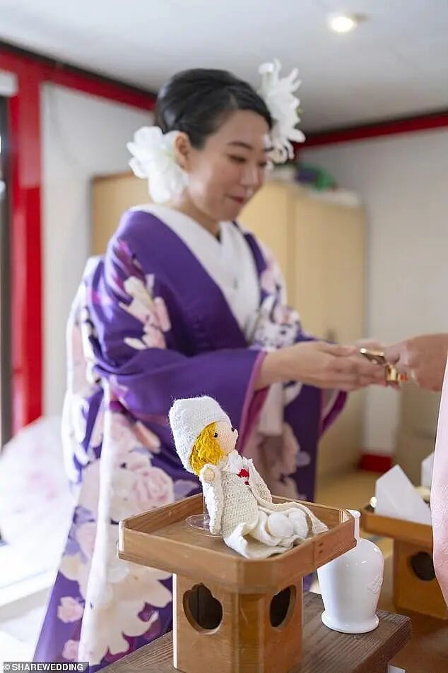 澳洲34岁女科学家花$3500赴日结婚！新郎竟是漫画里的“恶魔”（组图） - 5