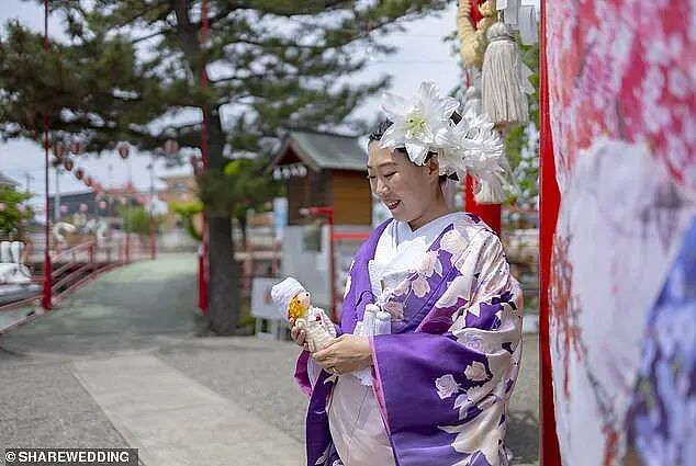 澳洲34岁女科学家花$3500赴日结婚！新郎竟是漫画里的“恶魔”（组图） - 13