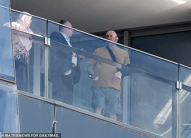 入住$6000/晚酒店却放澳媒鸽子？Bondi英雄被指