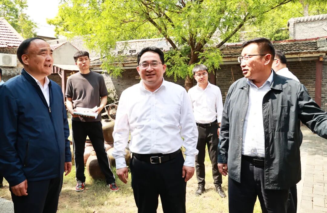 刘洪鹏到徐庄镇石嘴子村调研