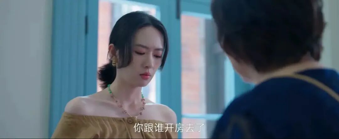 发票来找媳妇理论,丝毫不在意在场的客户,同事脸上藏不住的八卦表情