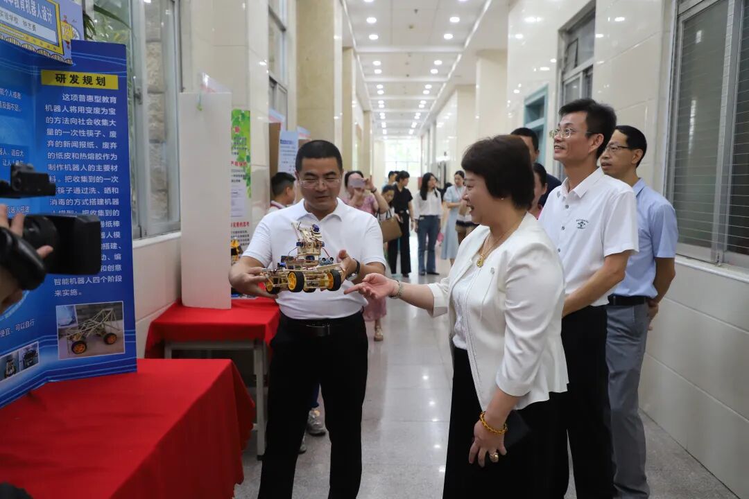 弘扬科学精神 普及科学知识—揭阳市举行 “全国科普日”主场活动暨“揭阳市科普教育基地”授牌仪式