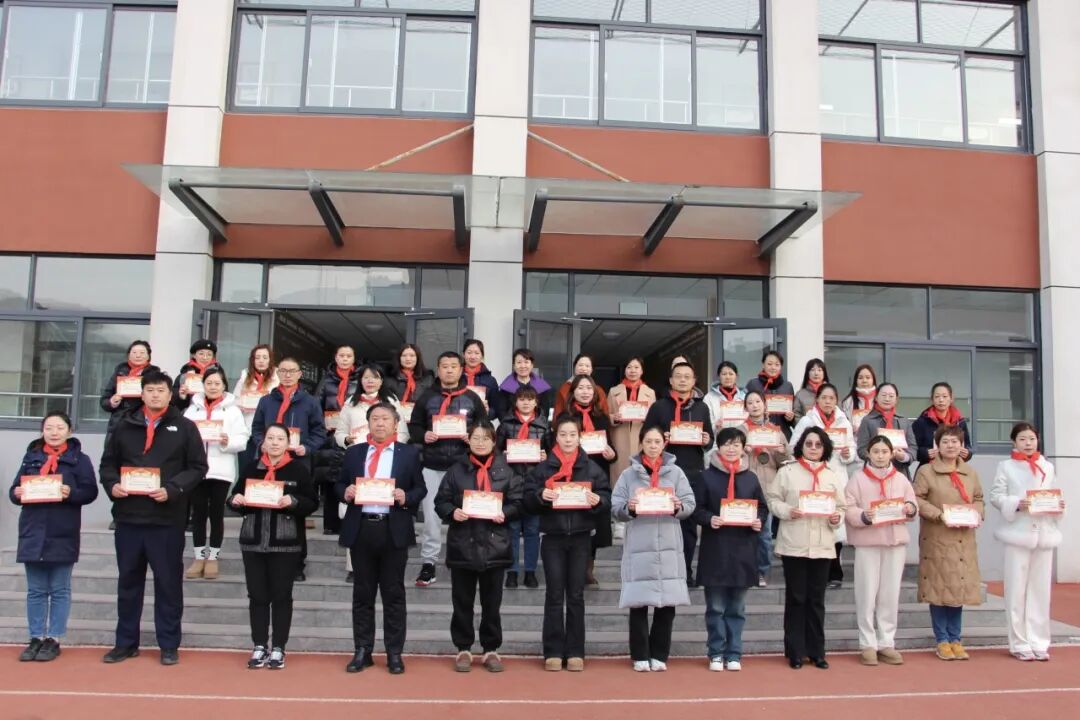 济南市东方双语实验学校开展优秀家长义工表彰活动