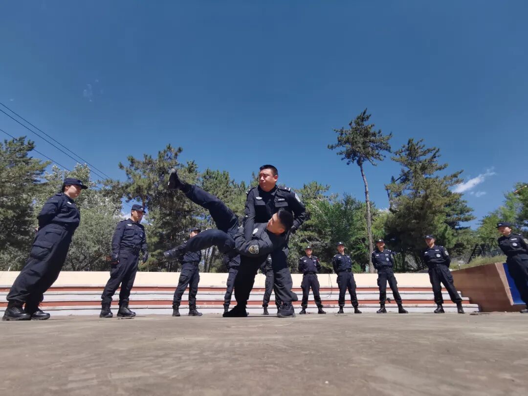 帅呼和浩特铁路公安特警实战大练兵多图燃爆来袭
