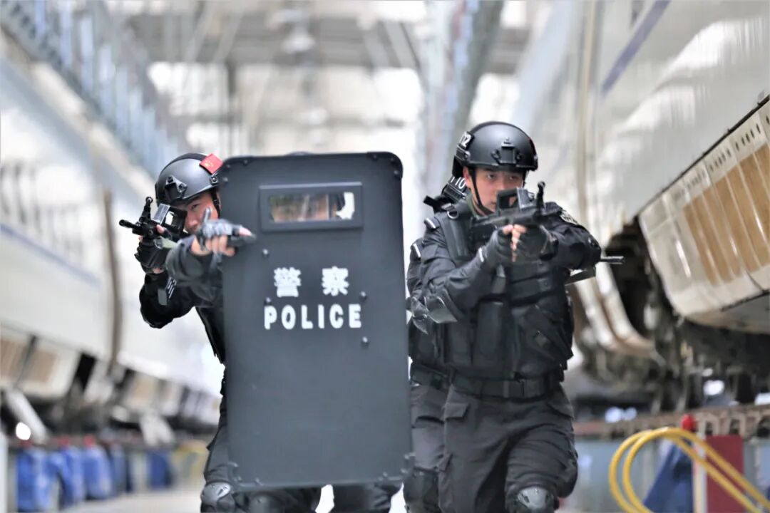 帅!呼和浩特铁路公安特警实战大练兵,多图燃爆来袭!-中国长安网