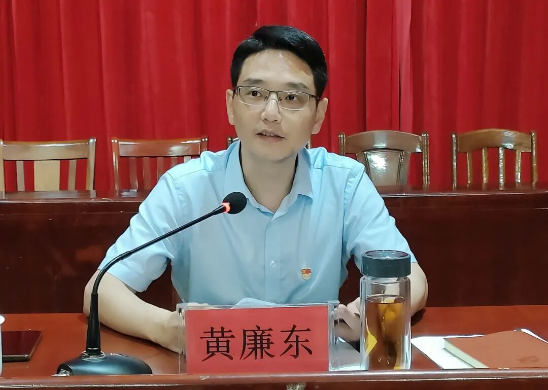 雷州市市长黄廉东到龙门镇给党员干部上党史专题党课