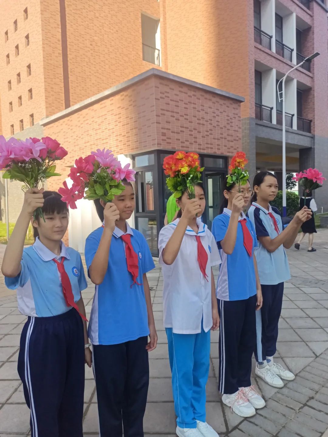 雷州市第八中学校服图片