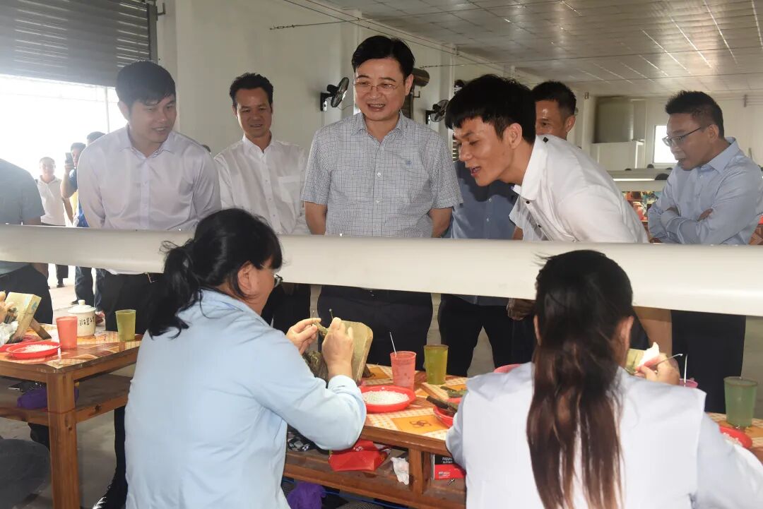 审计署驻广州特派办领导率队到雷州覃斗镇流沙村调研扶贫工作
