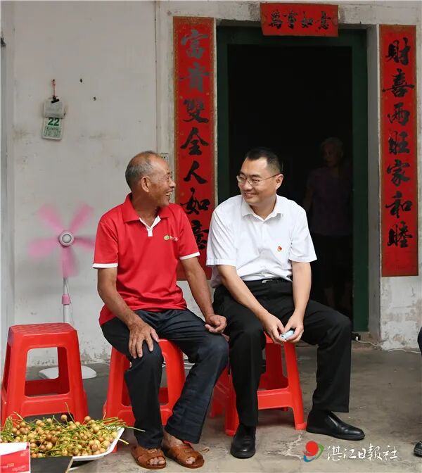 6月24日,湛江市委书记刘红兵率队到雷州市开展"七一"慰问和接访活动