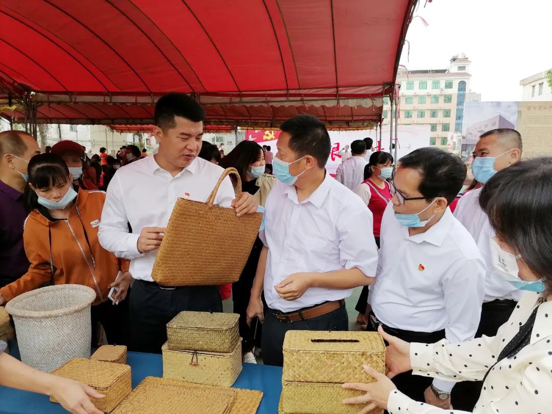 沈塘鎮舉行2022年蒲織文化基地專場招聘會-雷州市人民政府網站