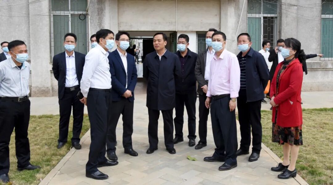 新年上班第一天雷州市委书记市长率队走访慰问机关单位干部职工