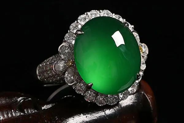 帝王绿戒指多少钱 大概的价格区间 - 中国婚博会官网