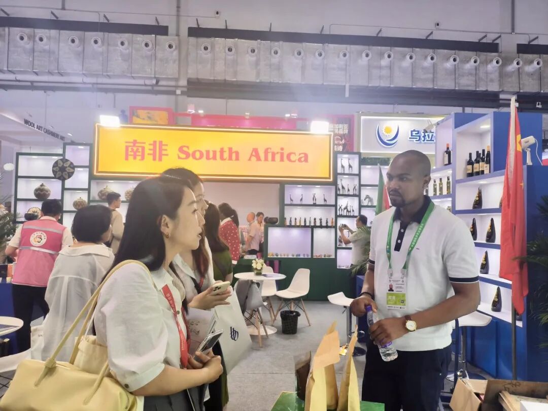 医疗展会要怎么招商乘展会东风 聚产业动能——静安寺街道赴海口第六届消博会、武汉世界大健康博览会开展招商活动_https://www.jmylbn.com_新闻资讯_第5张