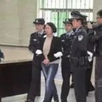 她是美女贪官，靠身体上位，敛财700万，与丈夫一起落马