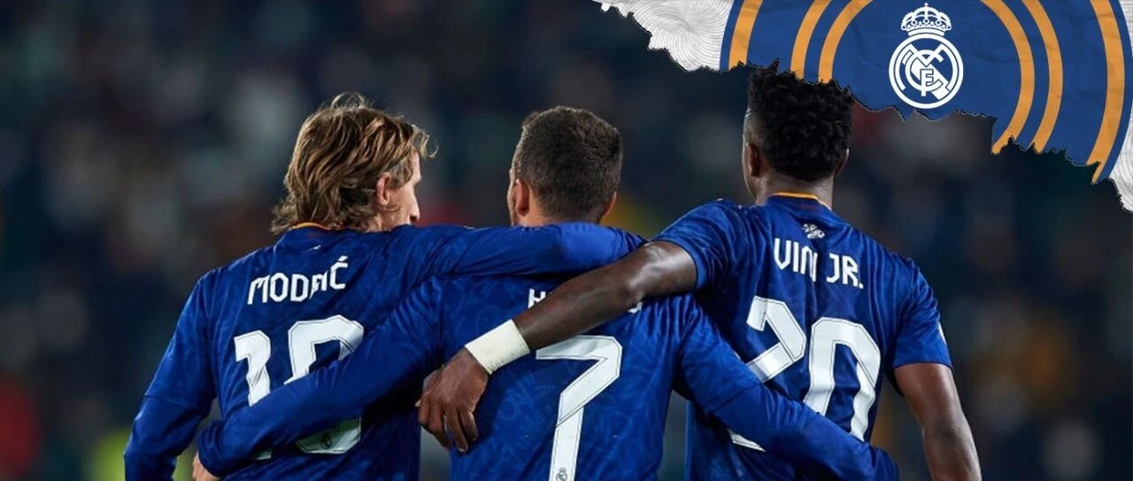 外面排起长队，齐声说道...