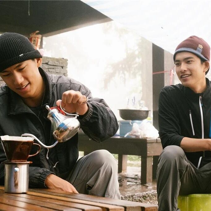 曾敬骅朱轩洋外景爆插曲,上山「体力不支」落单:瞧不起自己