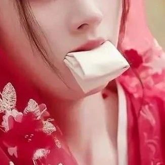 电视剧里绑架时用抹布堵嘴，为什么不能吐掉？