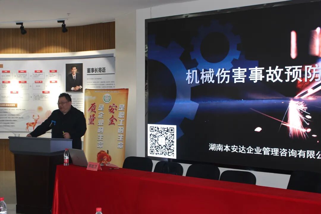 抓“关键少数”、推“一会三卡” 工伤预防宣教路演初获战果