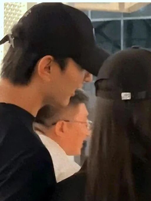 于小彤再传恋爱传闻!女方身份仅凭一张图片