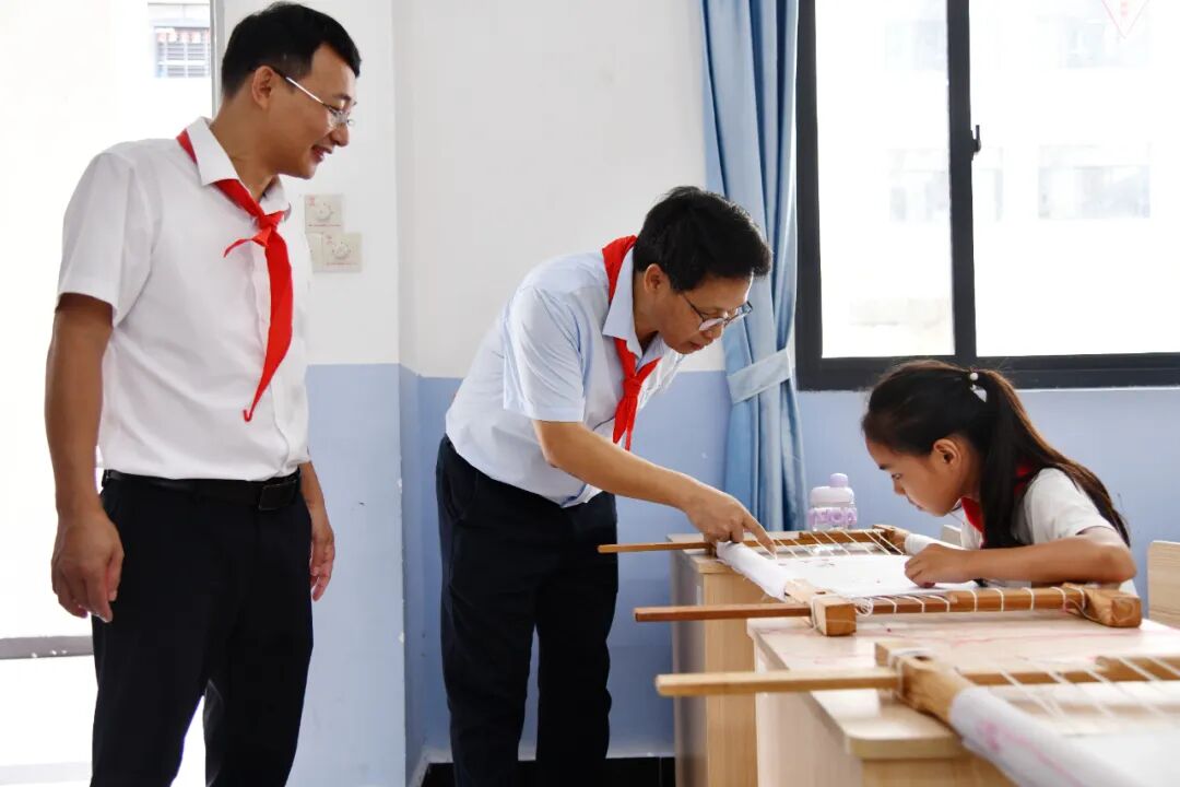 李安洪陈文初开展"六一"儿童节慰问 - 海城新闻 - 海