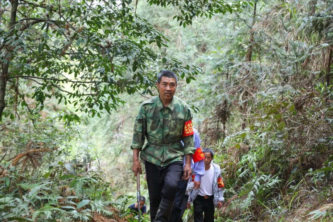 把住路守住山管住火剑河县5077名护林员筑牢绿色防火墙