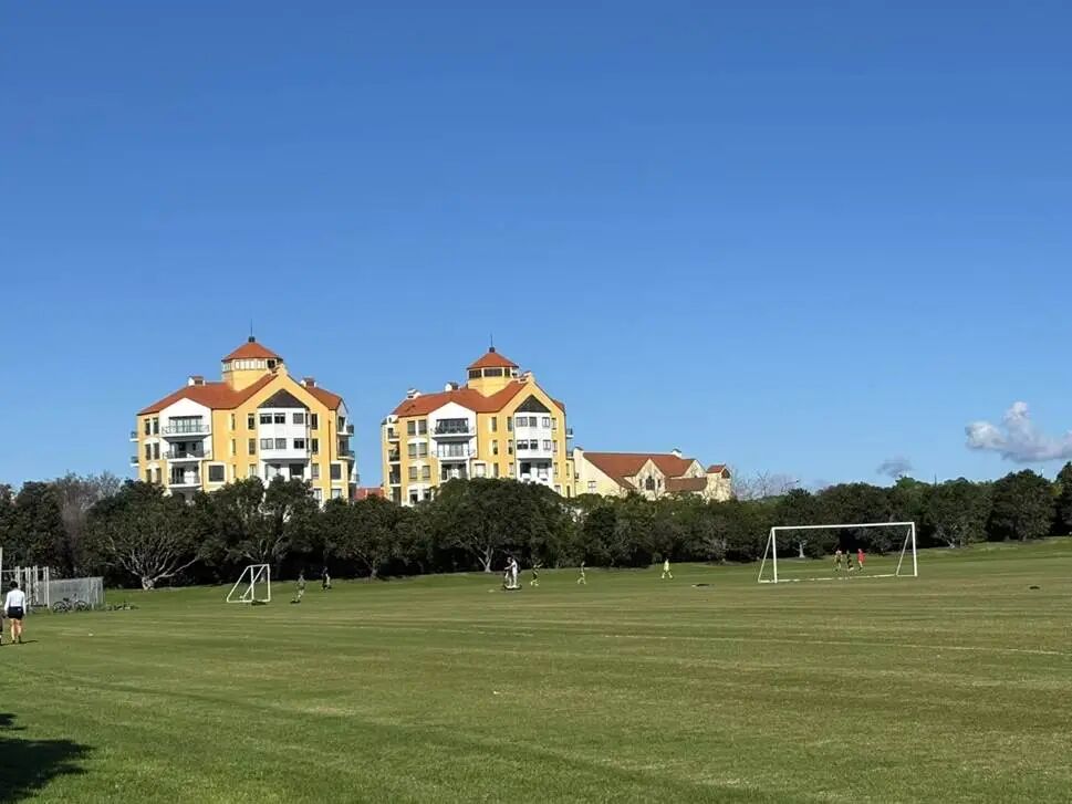 草地上有房子
AI 生成的内容可能不正确。