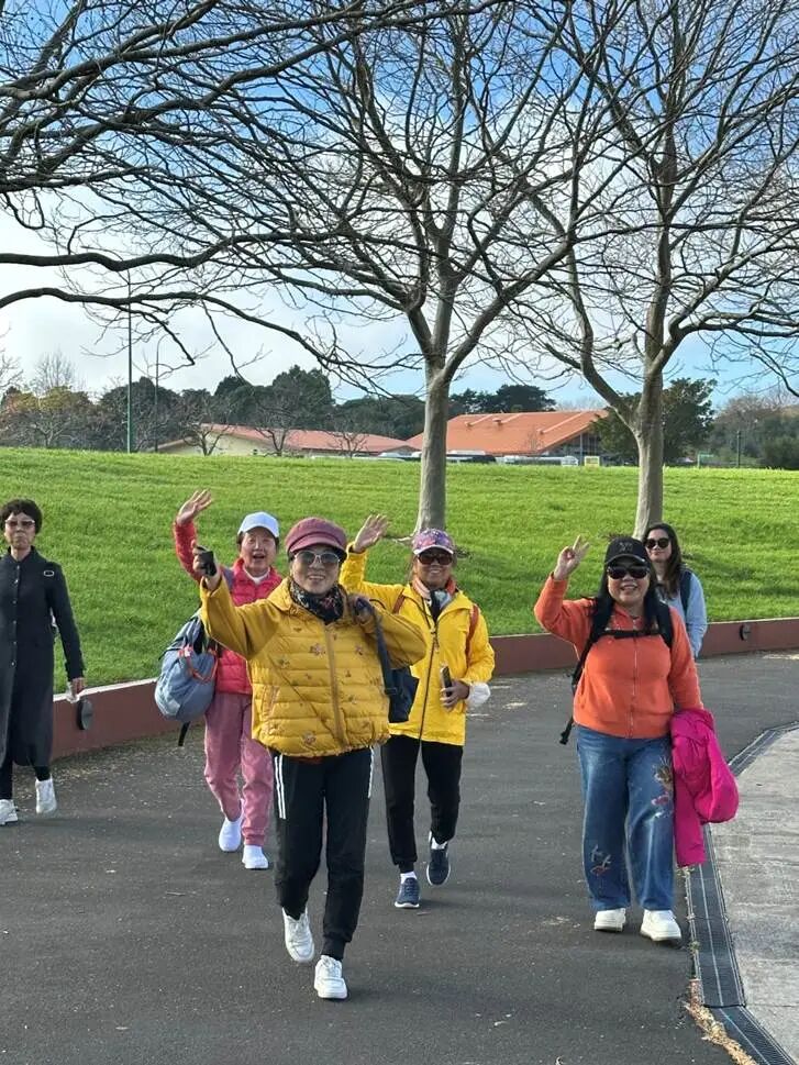 玩滑板的人
AI 生成的内容可能不正确。