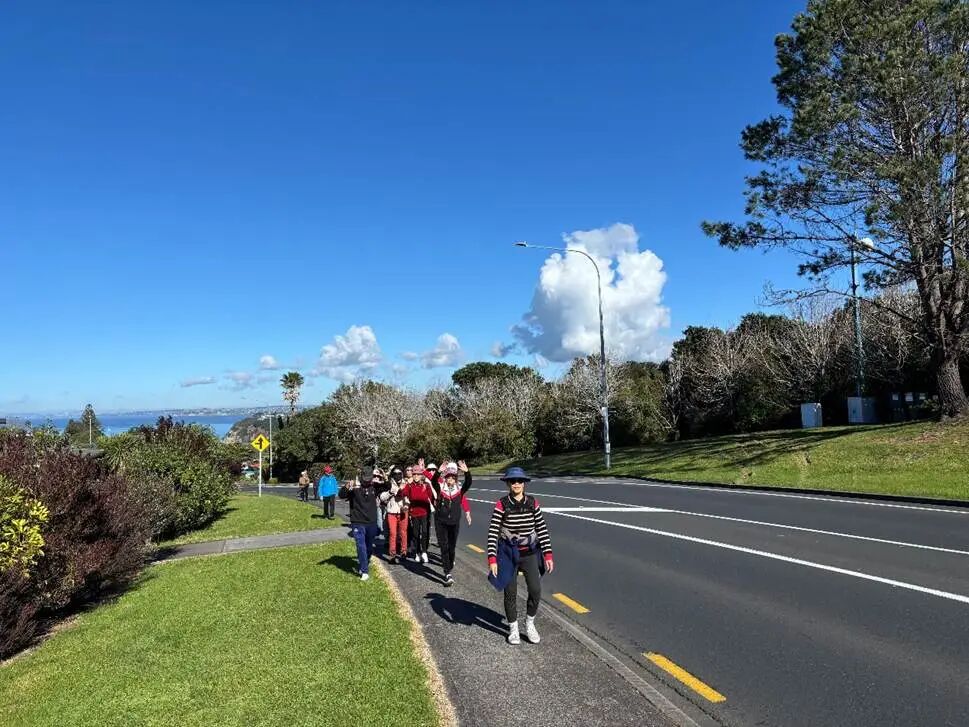 路上骑自行车的人
AI 生成的内容可能不正确。
