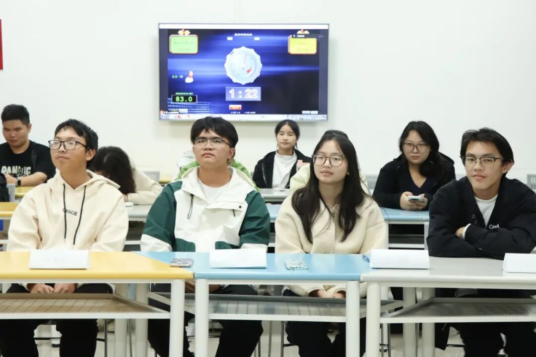 图为：反方辩手 ＿s006.JPG