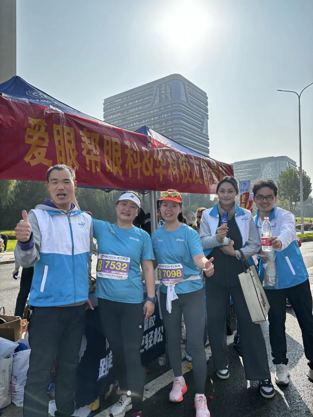 补给站方华 刘先会.jpg