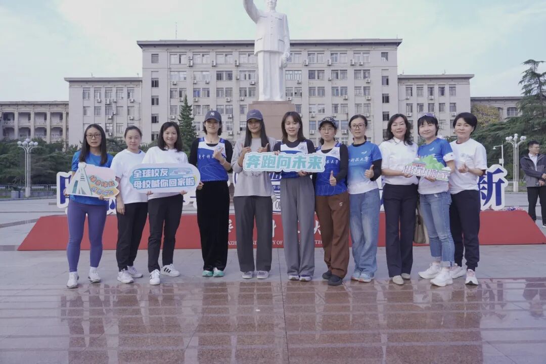 加油合影(1).jpg