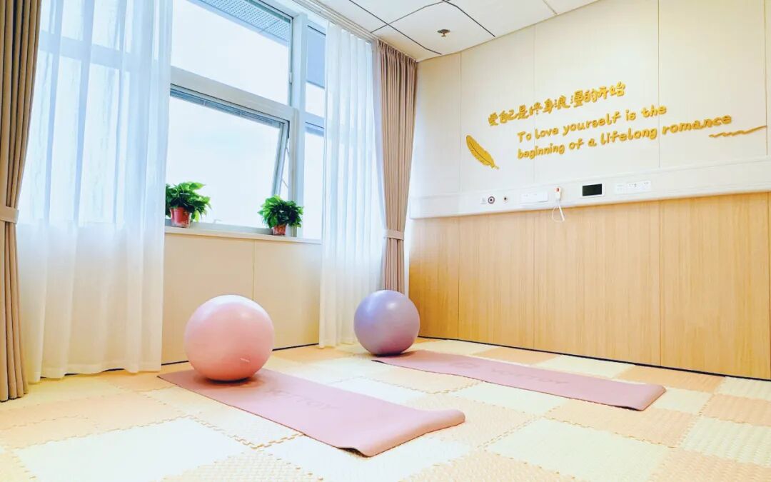 病房电动床怎么用丁家庄院区动态丨走进细节满满的家庭化病房_https://www.jmylbn.com_新闻资讯_第10张