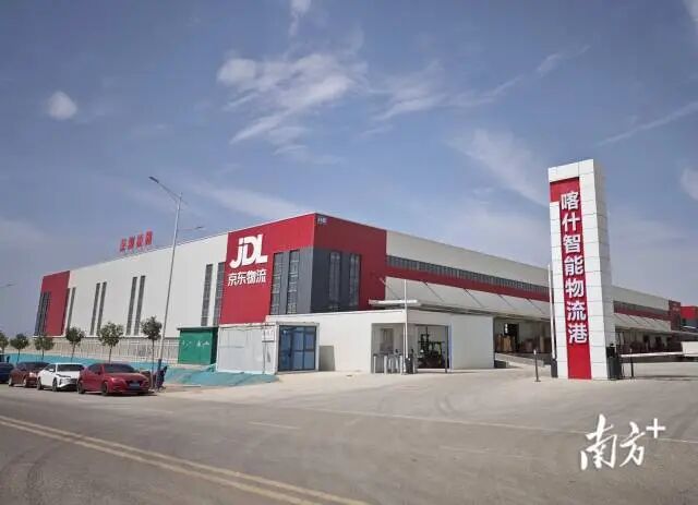 喀什新广5G智慧物流港。闫鑫宇 摄