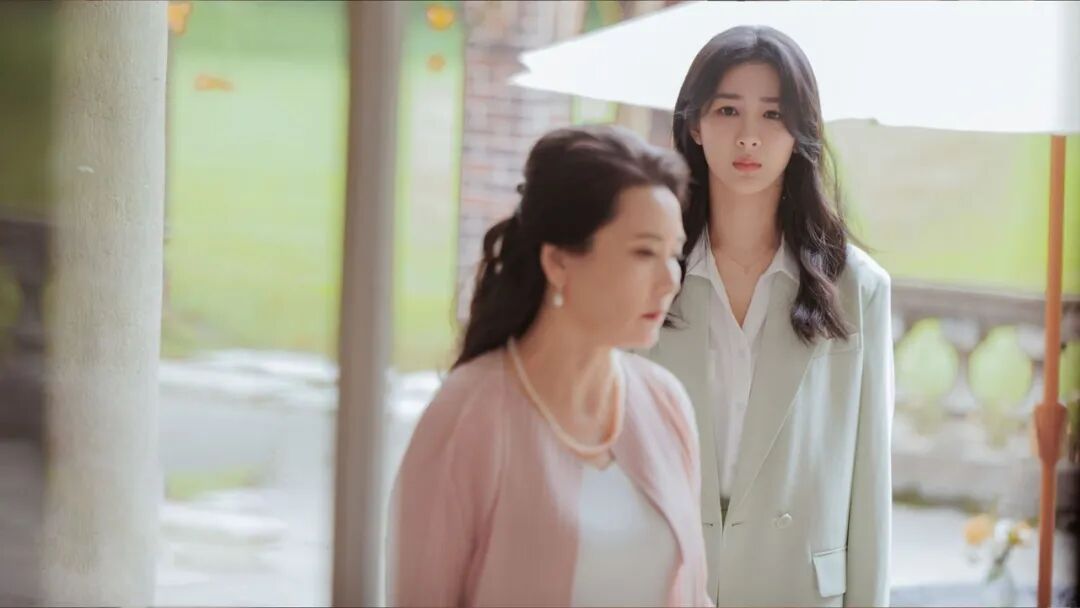 早熟女孩的困境:给妈妈当丈夫的宿命,她们如何独自承担家庭责任