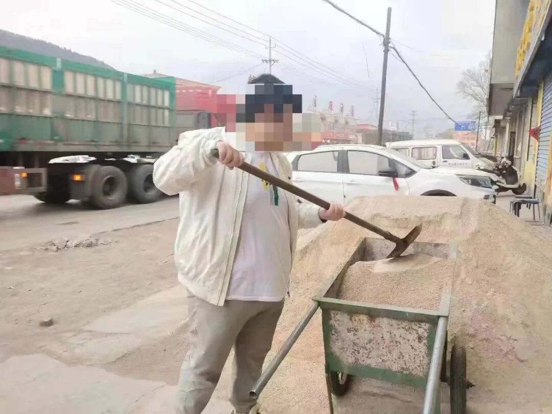 16次抽血浆的男孩倒在春天来临前