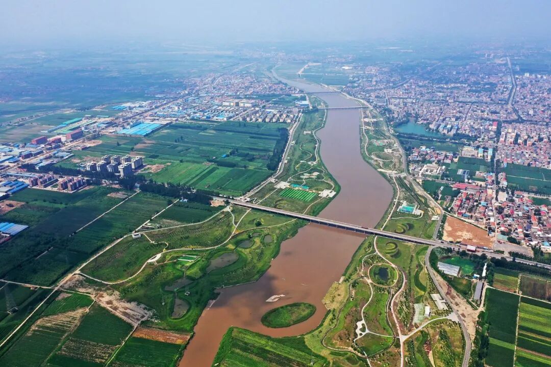 新绛汾河 / 图源:视觉中国临走时,蔺涛得知我要搬家,找来了一些绛州木