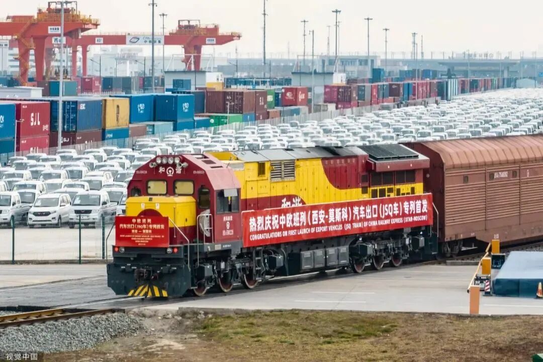 新能源汽车出海，遭遇了卡脖子