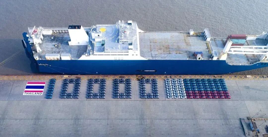 新能源汽车出海，遭遇了卡脖子