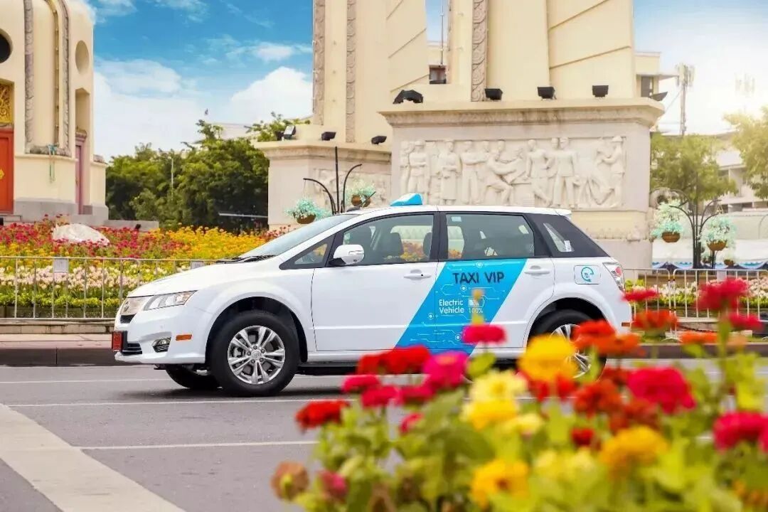 新能源汽车出海，遭遇了卡脖子