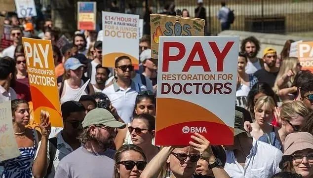 资深医生加入罢工，英国人手术都做不上了