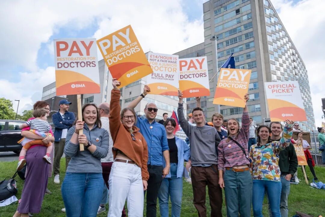 资深医生加入罢工，英国人手术都做不上了