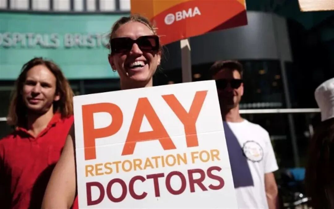 资深医生加入罢工，英国人手术都做不上了